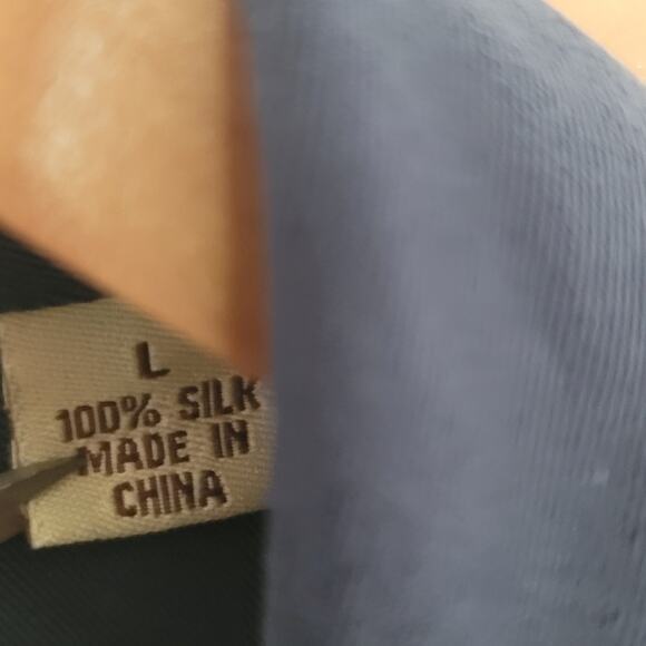 Tommy Bahama- 2 Silk button up tops- Large and XL tall - Picture 4 of 10